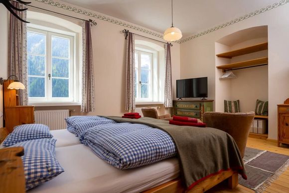 Alte Schule Teuchl - Penk - Hohe Tauern - die Nationalpark-Region