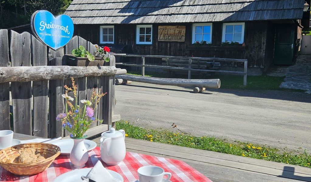 Zirbenhütte - AlmDorf Tonnerhütte - Mühlen - Urlaubsregion Murau-Murtal